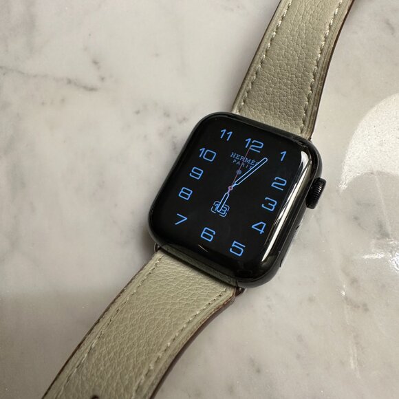 Apple Watch Hermes Series 5 40mm Black with Noir Leather Band - Picture 3 of 8